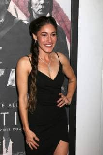 LOS ANGELES - DEC 14: Q orianka Kilcher at the Hostiles Premiere at Samuel Goldwyn Theater, The Academy of Motion Picture Arts and Sciences on December 14, 2017 in Beverly Hills, CA  Copyright: xKathyxHutchinsx xIPAx xHutchinsxPhotox
