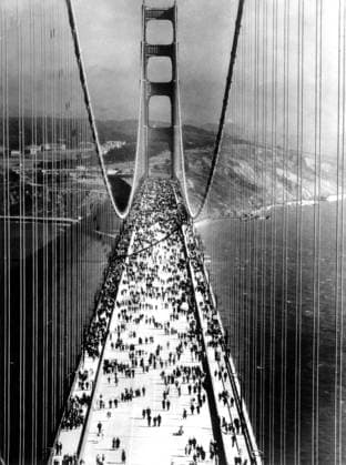 The Golden Gate Bridge in San Francisco, the longest suspension bridge in the world was opened. May 27th 1937, Un Checked United States Copyright: Topfoto  !ACHTUNG AUFNAHMEDATUM GESCHÄTZT! UnitedArchives1303146