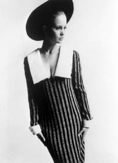 Quant takes the Plunge Mary Quant designed this dress to wear with a black turtle neck sweater the dress is black and white tweed with a plunging neckline and a white pique collar and cuffs 22nd August 1963, Copyright: Topfoto  !ACHTUNG AUFNAHMEDATUM GESCHÄTZT! UnitedArchives1304129
