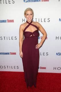 Whitney Bowers bei der Hostiles Film Premiere am 14.12.2017 in Beverly Hills, Los Angeles Hostiles Filmpremiere in Los Angeles, 2017