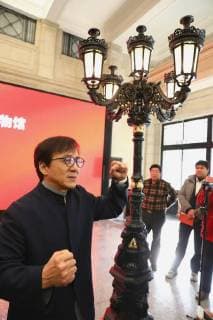 Hong Kong kungfu star Jackie Chan attends a ceremony to mark his donation of an antique street lamp and six replicas to the Shanghai History Museum in Shanghai, China, 17 December 2017. Jackie Chan on Sunday (17 December 2017) donated an antique street lamp and six replicas to the Shanghai History Museum. The 63-year-old film actor posed for pictures with one of the replicas during a ceremony at the museum at 325 Nanjing Road W. The original lamp is undergoing restoration, the museum said. Chan, a keen antiques collector outside his movie career, said he spotted a number of ornate street lamps on sale while filming in the United States many years ago. The Taiwan couple selling them said they were from Shanghai during the Republic of China (1912-1949) period. He bought 19 lamps from the couple at up to US$4,500 each and had them shipped  pbu726482_07