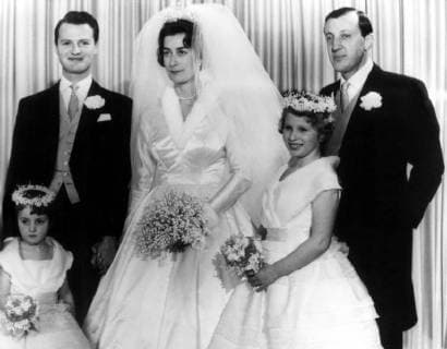 Lady Pamela Mountbatten at her wedding to Mr David Hicks with the best man Lord Brabourne and bridesmaids Joanna Knatchbull and Princess Anne 13th January 1960, United Kingdom England Copyright: Topfoto  !ACHTUNG AUFNAHMEDATUM GESCHÄTZT! UnitedArchives1309410