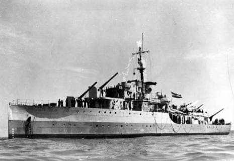 The Dutch ship, H N M S Flores, anchors of a French beach after taking part in the Allied assault launched against the Germans in Normandy during 6 June 1944. Some 800 Dutch ships, including the merchant Marine and Royal Navy, are now in operation in the Atlantic and Pacific as part of the Allied fleets., Netherlands Copyright: Topfoto  !ACHTUNG AUFNAHMEDATUM GESCHÄTZT! UnitedArchives1313850