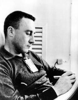 Grisson writing on pad. Project Mercury astronaut Virgil L Grissom catches up on some paperwork during break in a training session here. 18 July 1961, Florida United States Copyright: Topfoto  !ACHTUNG AUFNAHMEDATUM GESCHÄTZT! UnitedArchives1325472