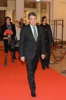 Hannover, 19.12.2017, HCC, Verleihung Leibniz Ring an Hans Georg Näder, Chef des Medizintechnik- und Prothesenherstellers Otto Bock aus Duderstadt (Kreis Göttingen), Sigmar Gabriel ,