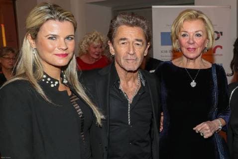 Hannover, 19.12.2017, HCC, Verleihung Leibniz Ring an Hans Georg Näder, Chef des Medizintechnik- und Prothesenherstellers Otto Bock aus Duderstadt (Kreis Göttingen), von links: Hendrikje Balsmeyer Freundin von Peter Maffay:, Peter Maffay, Liz Mohn,