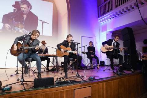 Hannover, 19.12.2017, HCC, Verleihung Leibniz Ring an Hans Georg Näder, Chef des Medizintechnik- und Prothesenherstellers Otto Bock aus Duderstadt (Kreis Göttingen), Peter Maffay und Band,