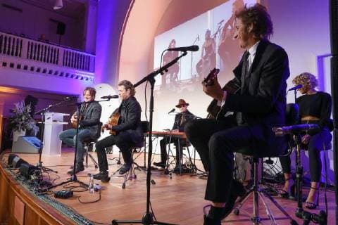 Hannover, 19.12.2017, HCC, Verleihung Leibniz Ring an Hans Georg Näder, Chef des Medizintechnik- und Prothesenherstellers Otto Bock aus Duderstadt (Kreis Göttingen), Peter Maffay und Band,