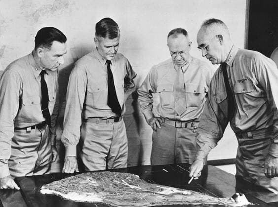 Veteran offices of the US Army and Marine Corps study model of a map of Iwo Jima as they completed invasion plans of that island. They are left to right: Rear Admiral W.H. P. Blandy, Rear Admiral H.W. Hill, Lt. Gen. Holland M. Smith and Vice Admiral Richmond Kelly Turner. 26 February 1945, Japan Copyright: Topfoto  !ACHTUNG AUFNAHMEDATUM GESCHÄTZT! UnitedArchives1357433