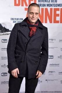 August Diehl bei der Premiere des Kinofilms Drei Zinnen Three Peaks im Kino International. Berlin, 20.12.2017