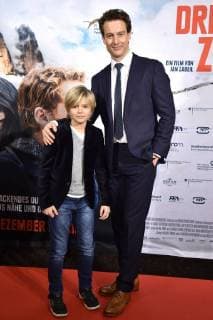Arian Montgomery und Alexander Fehling bei der Premiere des Kinofilms Drei Zinnen Three Peaks im Kino International. Berlin, 20.12.2017