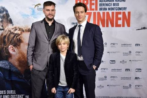 Jan Zabeil, Arian Montgomery und Alexander Fehling bei der Premiere des Kinofilms Drei Zinnen Three Peaks im Kino International. Berlin, 20.12.2017
