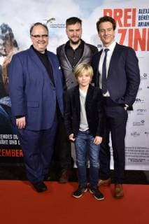 Christoph Ott, Jan Zabeil, Arian Montgomery und Alexander Fehling bei der Premiere des Kinofilms Drei Zinnen Three Peaks im Kino International. Berlin, 20.12.2017