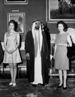 In the Picture Gallery at Buckingham Palalce HM Queen Elizabeth II (right) with her luch guest , The ruler of Abu Dhabi Sheikh Zayed II bin Sultan Al Nahyan and Princess Anne . 13 June 1969, United Kingdom England Copyright: Topfoto  !ACHTUNG AUFNAHMEDATUM GESCHÄTZT! UnitedArchives1363759