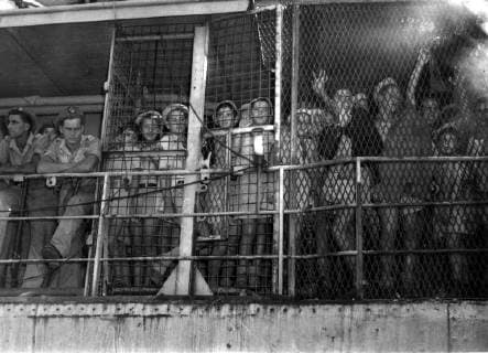 Jewish orphans arrive in Palestine. Even the hardened civilians - Jewish Agency representatives, doctors, Red Shield nurses, bus drivers and members of the press - were shocked when 500 orphaned Jewish children arrived in Palestine from Cyprus. The children were crowded into tall cages on the decks of the Empire Rest and the Empire Comfort , with the little ones in front , they arrived singing songs of hope and freedom. 16 instructors accompanied the children who will be placed in settlements if they have no homes to go to. Photo shows ; Children seen standing behind the wire cages when they arrived in Palestine. 22 August 1948, Israel Copyright: Topfoto  !ACHTUNG AUFNAHMEDATUM GESCHÄTZT! UnitedArchives1379531
