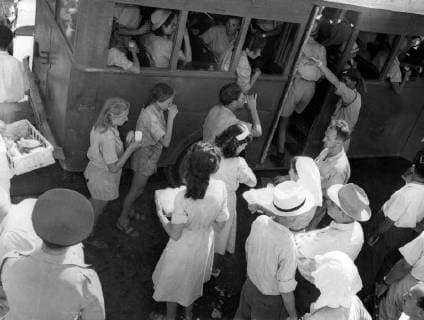 Jewish orphans arrive in Palestine. Even the hardened civilians - Jewish Agency representatives, doctors, Red Shield nurses, bus drivers and members of the press - were shocked when 500 orphaned Jewish children arrived in Palestine from Cyprus. The children were crowded into tall cages on the decks of the Empire Rest and the Empire Comfort , with the little ones in front , they arrived singing songs of hope and freedom. 16 instructors accompanied the children who will be placed in settlements if they have no homes to go to. Photo shows ; The children enjoying milk and buns are seen preparing to leave the Athlit Clearance Camp, after arriving in Palestine. 22 August 1948, Israel Copyright: Topfoto  !ACHTUNG AUFNAHMEDATUM GESCHÄTZT! UnitedArchives1379533