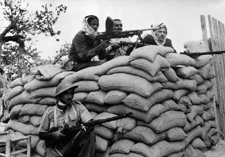 Arab Legion on police duty in palestine . At the recent Amman conference Arab Leaders declared war on Zionism and said that Arab forces would occupy Palestine but the news of the Jerusalem ceasefire brings a gleam of hope that a truce may yet be obtained . Photo shows: Troops of the Arab Legion doing police duty Somewhere in Palestine 8 May 1948, Israel Copyright: Topfoto  !ACHTUNG AUFNAHMEDATUM GESCHÄTZT! UnitedArchives1379544