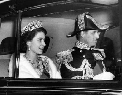 Queen Attends Foreign Office Banquet At Lancaster House. Photo Shows: H.M The Queen and the Duke of Edinburgh seen in their car when they went to Lancaster House this evening for the Banquet given by the Foreign Office in honour of the Coronation. 5 June 1953, London United Kingdom England Copyright: Topfoto  !ACHTUNG AUFNAHMEDATUM GESCHÄTZT! UnitedArchives1383381