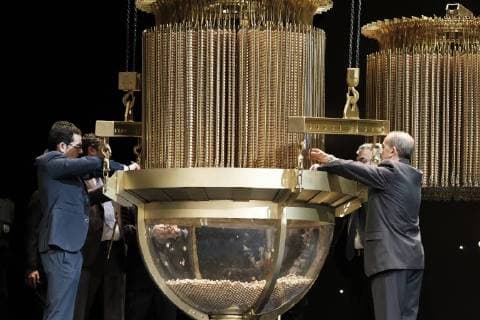 December 22, 2017 - Madrid, Spain - An official fills a drum with ball bearings of the lottery prizes during the draw of Spain s Christmas lottery named El Gordo (Fat One) at the Teatro Real on December 22, 2017 in Madrid, Spain. The winning number wins a total of 4 million euros for the top prize to be shared between ten ticket holders. Madrid Spain  - ZUMAn230 20171222_zaa_n230_349 Copyright: xOscarxGonzalezx