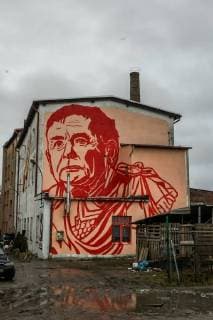 December 23, 2017 - Gdansk, Poland - Mural depicting the portrait of a Law and Justice (PiS) leader Jaroslaw Kaczynski dressing bloody red Roman toga looking as Julius Caesar is seen on Gdansk, Poland on 23 December 2017 Mural made by street-art artist Mariusz Waras refers to the authoritarian rule of the leader of Law and Justice in Poland Gdansk Poland  - ZUMAn230 20171223_zaa_n230_022 Copyright: xMichalxFludrax