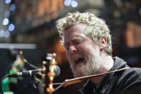 December 24, 2017 - Dublin, Ireland - Glen Hansard takes part in the annual Christmas Eve busk in aid of the Dublin Simon Community outside the Gaiety Theater in Dublin..Hundreds attended the annual busking concert hoping to see the U2 front man Bono. But much to their dissapointment he did not show for the second year in a row..On Sunday, 24 December 2017, in Dublin, Ireland. Dublin Ireland  - ZUMAn230 20171224_zaa_n230_394 Copyright: xArturxWidakx