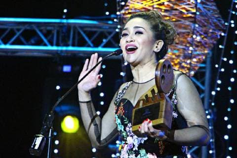 PH: 43rd Metro Manila Film Festival Awarding NIght Actress Joanna Ampil, emotional when she delivered her messages after she received her Best Actress from the movie Ang Larawan During the 43rd Metro Manila Film Festival (MMFF) Awarding Night (Gabi ng Parangal) at KIA Theatre, Araneta Center, Quezon City on December 27, 2017. Quezon Philippines  GregorioxB.xDantesxJr.