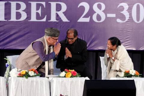 India: Mamata Banerjee during Indian History Congress Chief Minister Mamata Banerjee (right) and Jadavpur University Vice-Chancellor Prof. Suranjan Das (second right) greets other during Indian History Congress in Kolkata. West Bengal Chief Minister Mamata Banerjee takes part in Indian History Congress in December 29, 2017 in Kolkata. Kolkata West Bengal India Kolkata  SaikatxPaul