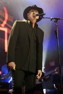 USA: 2017 Wall Street Rocks NEW YORK, NY - NOVEMBER 29: Musician Trace Adkins performs at America Salutes You and Wall Street Rocks Presents Guitar Legends For Heroes at Terminal 5 on November 29, 2017 in New York City. New York New York United States  DebbyxWong