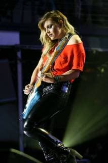 USA: 2017 Wall Street Rocks NEW YORK, NY - NOVEMBER 29: Musician Lindsay Ell performs at America Salutes You and Wall Street Rocks Presents Guitar Legends For Heroes at Terminal 5 on November 29, 2017 in New York City. New York New York United States  DebbyxWong