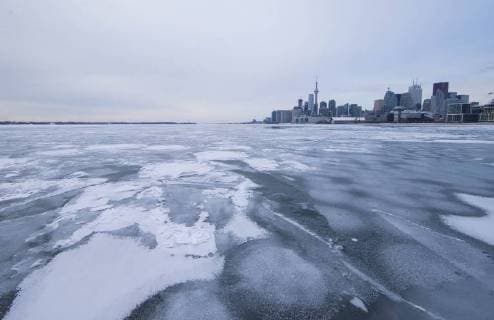 (171230) -- TORONTO, Dec. 30, 2017 -- Photo taken on Dec. 30, 2017 shows the frozen channel on Lake Ontario and Toronto skyline in Toronto, Ontario, Canada. Canada experienced extreme cold weather recently. ) CANADA-ONTARIO-EXTREME COLD WEATHER ZouxZheng 