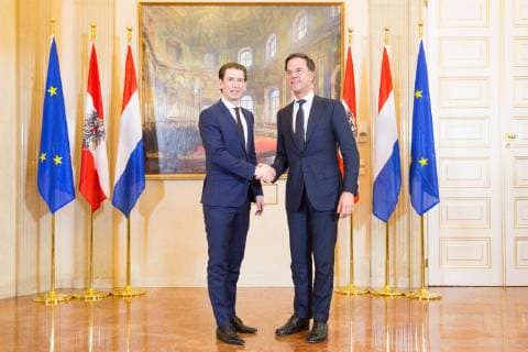 Themen der Woche Bilder des Tages - Wien 01.01.2018 - Nach dem gemeinsamen Besuch des Neujahrskonzerts lud Bundeskanzler Sebastian Kurz (ÖVP) den Ministerpräsidenten der Niederlande, Mark Rutte zu einem Arbeitsgespräch in das Bundeskanzleramt. Rutte ist der erste Staatsgast seit Kurz Bundeskanzler ist. PHOTO: Bundeskanzler Sebastian Kurz und der niederländische Regierungschef Mark Rutte (R) im Bundeskanzleramt. Neujahrstreffen Kurz - Rutte *** Vienna 01 01 2018 after the joint visit of the new year s concert invited Chancellor Sebastian Kurz ÖVP the Prime Minister of the Netherlands mark Rutte to a meeting in the Chancellor s Office Rutte is the first State guest since short Chancellor is PHOTO Chancellor Sebastian Kurz and the Dutch Prime Minister mark Rutte R in the Chancellor s Office new year s meeting short Rutte 