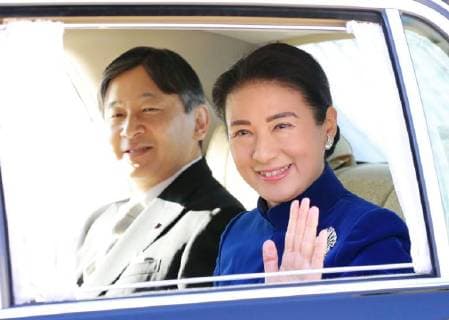 Imperial family offers New Year s greetings Japanese Crown Prince Naruhito (L) and Crown Princess Masako arrive at the Imperial Palace in Tokyo on Jan. 2, 2018, to offer New Year s greetings to well-wishers. 