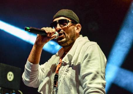 Frankfurt Oder Haftbefehl( buergerlich Aykut Anhan) ist ein deutscher Rapper tuerkisch-zazaisch-kurdischer Abstammung,beim Helene Beach Festival 2017 vom 27.07.2017 bis 30.07.2017 am Helene See bei Frankfurt Oder im Bundesland Brandenburg. *** Frankfurt or warrant bourgeois Abu transposition is a German rapper of Turkish zazaisch Kurdish descent at the Helene Beach Festival 2017 from 27 07 2017 up to 30 07 2017 to Lake Helene with Frankfurt Oder in the Federal State of Brandenburg Copyright: xEIBNER DanielxLakomskix EP_DLI