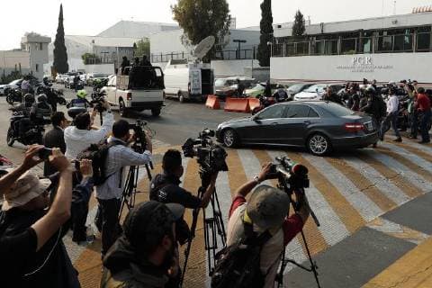 A caravan of official vehicles escorts ex-governor of the state of Quintana Roo, Roberto Borge, during his transfer from the hangar of the Attorney General s Office of the Mexican capital, to the Nezahualcoyotl prison, to face the accusations of corruption, after being extradited from Panama, where he was arrested last June, Mexico City, Mexico, 04 January 2018. Borge who governed the southeastern state of Quintana Roo from 2011 to 2016 by the ruling Institutional Revolutionary Party (PRI), will be tried on federal and common law charges, including money laundering, illicit use of power, embezzlement (misappropriation of public funds ) and irregular performance of the public function. Former Governor Borge arrives in Mexico from Panama to face justice !ACHTUNG: NUR REDAKTIONELLE NUTZUNG! Copyright: xJoséxMéndezx MEX07 20180105-636507093264371930