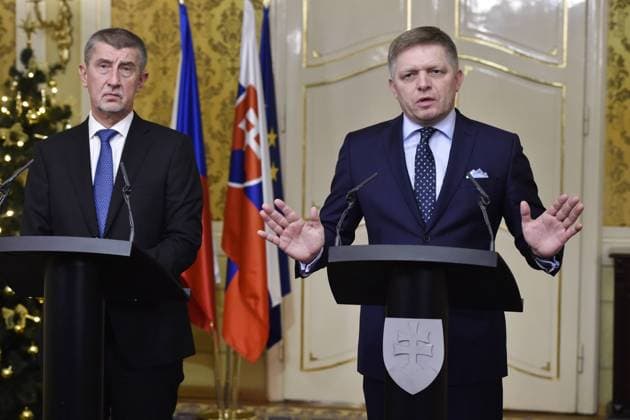 Bilder des Tages Czech Republic interim Prime Minister Andrej Babis, left, and his Slovakian counterpart Robert Fico share the position rejecting the EU migrant relocation quotas and both want the EU to make crucial decisions based on a consensus of member countries PMs or presidents, they told reporters at a news conference after their meeting in Bratislava, Slovakia, today, on Friday, January 5, 2018. The prime ministers of Slovakia and the Czech Republic have marked the 25th anniversary of the peaceful split of Czechoslovakia by saying it set an example for any other country. (CTKxPhoto VaclavxSalek) CTKPhotoP201801050537601  sal 16