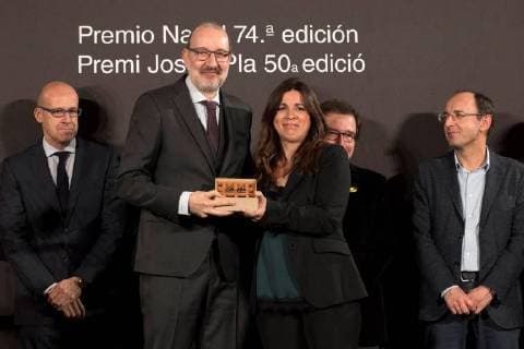 Journalist Antonio Bassas (2L) wins the 50th Josep Pla Award of Catalan prose for his book Bon dia, son les vuit! (Good Morning it s 8 am) in Barcelona, Catalonia, Spain, 06 December 2017. Antoni Bassas wins the Pla Award !ACHTUNG: NUR REDAKTIONELLE NUTZUNG!  Copyright: xMartaxPerezx BCN001 20180107-636508821147628166