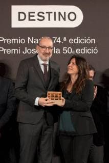 Journalist Antonio Bassas (L) wins the 50th Josep Pla Award of Catalan prose for his book Bon dia, son les vuit! (Good Morning it s 8 am) in Barcelona, Catalonia, Spain, 06 December 2017. Antoni Bassas wins the Pla Award !ACHTUNG: NUR REDAKTIONELLE NUTZUNG!  Copyright: xMartaxPerezx BCN002 20180107-636508821162760166