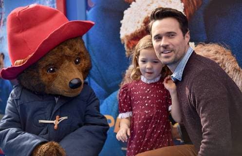 (R-L) Brett Dalton, his daughter Sylvia and Paddington bear attend the premiere of Paddington 2 at the Regency Village Theatre in Los Angeles, California on January 6, 2018.  LAP20180106939 CHRISTINExCHEW