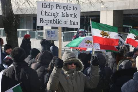 January 6, 2018 - Toronto, Ontario, Canada - Hundreds of Canadians take part in a protest against the Islamic Republic of Iran in Toronto, Ontario, Canada, on January 06, 2018. Protestors showed their solidarity with anti-government demonstrators in Iran and their support of a national uprising of the Iranian people. Protesters called for a regime change for social justice and freedom and democracy in Iran. There was a also a call that power in Iran be returned to Reza Pahlavi, the former Crown Prince of Iran and the last heir apparent to the defunct throne of the Imperial State of Iran and the current head of the exiled House of Pahlavi. Toronto Canada  - ZUMAn230 20180106_zaa_n230_1117 Copyright: xCreativexTouchxImagingxLtdx