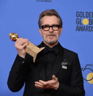 Themen der Woche Bilder des Tages Actor Gary Oldman appears backstage after winning the award for Best Performance by an Actor in a Motion Picture - Drama for Darkest Hour during the 75th annual Golden Globe Awards at the Beverly Hilton Hotel in Beverly Hills, California on January 7, 2018.  LAP20180107603 JIMxRUYMEN