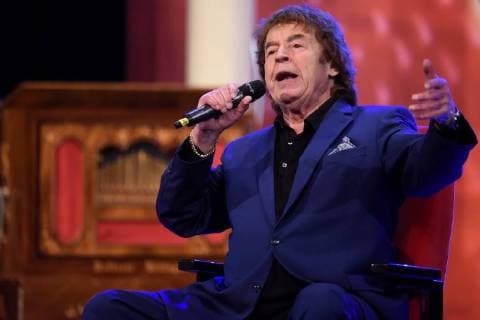 Themen der Woche Bilder des Tages Musik kennt keine Grenzen mit Tony Marshall am 07.01.2018 im Stadttheater in Sulingen. Tony Marshall, einiger seiner wenigen letzten Auftritte vor seinem 80. Geburtstag. Foto: osnapix Musik kennt keine Grenzen mit Tony Marshall *** Music knows no boundaries with Tony Marshall on 07 01 2018 at the Stadttheater in Sulingen Tony Marshall of some of his few recent appearances before his 80 birthday photo of osnapix music knows no boundaries with Tony Marshall MT