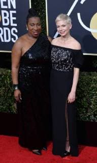 Berühmte Feministinnen, Tarana Burke Golden Globe Awards - Stars bringen Frauen-Aktivistinnen auf den roten Teppich Activist Tarana Burke and actor Michelle Williams attend the 75th annual Golden Globe Awards at the Beverly Hilton Hotel in Beverly Hills, California on January 7, 2018.  LAP20180107842 JIMxRUYMEN