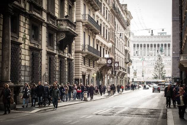 Tourists in the streets of Rome ROME, ITALY - JANUARY 04, Tourists around the historic center of Rome Via del Corso tourists with a view of the altar of the homeland on January 04, 2018 in Rome, Italy Rome Italy Italy  AndreaxRonchini
