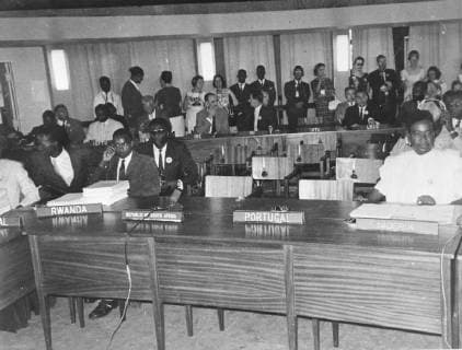ROBERT GARDINER WITH PRESIDENT JOSEPH KASAVUBU AT ECONOMIC COMMISSION FOR AFRICA IN LEOPOLDVILLE, CONGO ; 20 FEBRUARY 1963, Copyright: Topfoto  UnitedArchivesIPU451584