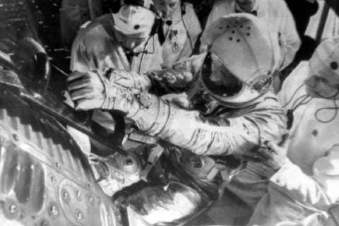 SPACE TRAVEL ASTRONAUT GORDON COOPER ENTERS MERCURY SPACE CAPSULE FAITH 7 ; 15 MAY 1963, Copyright: Topfoto  UnitedArchivesIPU456607