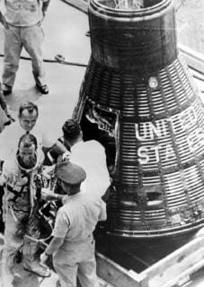 MERCURY FAITH 7 CAPSULE WITH GORDON COOPER IN THE PACIFIC ; 17 MAY 1963, Copyright: Topfoto  UnitedArchivesIPU456788