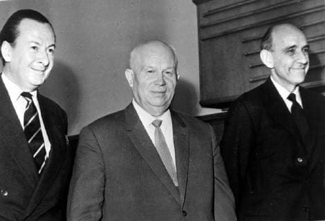 SOVIET PRIME MINISTER NIKITA KHRUSHCHEV WITH JULIAN AMERY AND HENRY TREVELYAN IN MOSCOW ; 15 JUNE 1963, Copyright: Topfoto  UnitedArchivesIPU458698