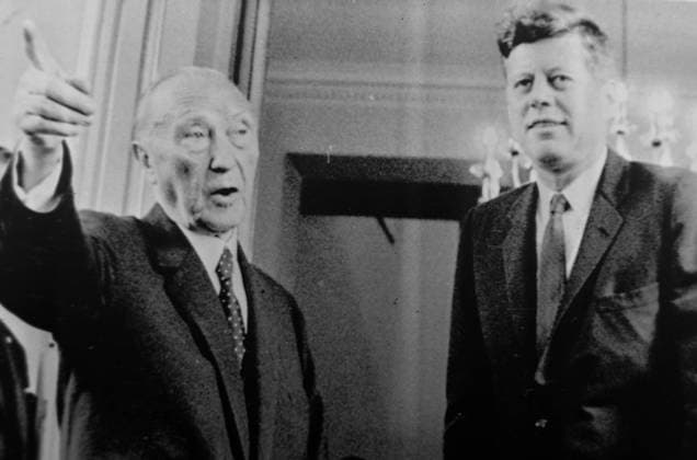 WEST GERMAN CHANCELLOR KONRAD ADENAUER WITH US AMERICAN PRESIDENT JOHN F KENNEDY IN BONN, WEST GERMANY ; 24 JUNE 1963, Copyright: Topfoto  UnitedArchivesIPU459219