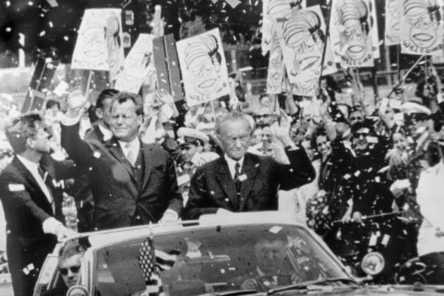 US AMERICAN PRESIDENT JOHN F KENNEDY WITH WEST BERLIN MAYOR WILLY BRANDT AND WEST GERMAN CHANCELLOR KONRAD ADENAUER IN BERLIN ; 26 JUNE 1963, Copyright: Topfoto  UnitedArchivesIPU459371