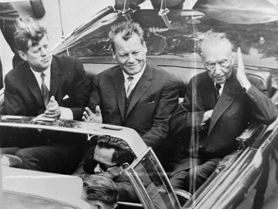 US AMERICAN PRESIDENT JOHN F KENNEDY WITH WEST BERLIN MAYOR WILLY BRANDT AND WEST GERMAN CHANCELLOR KONRAD ADENAUER IN BERLIN ; 27 JUNE 1963, Copyright: Topfoto  UnitedArchivesIPU459407